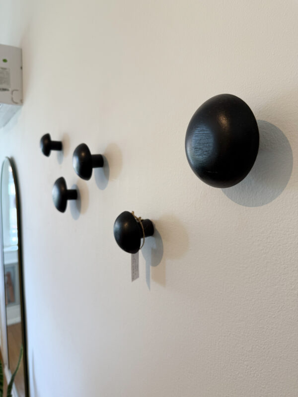 Set percheros black x 5 - Imagen 2