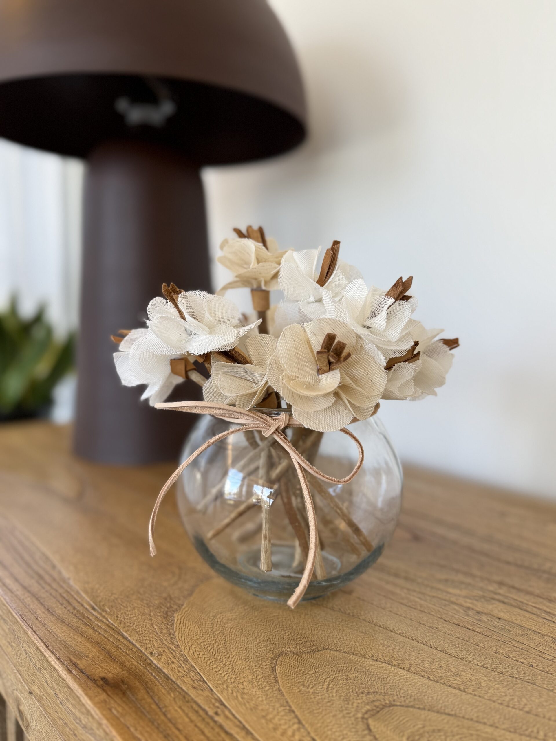 Florero globo con flores petit